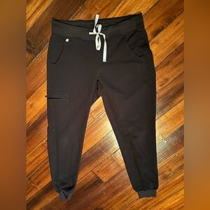 Figs black jogger scrub pants. Sz small.